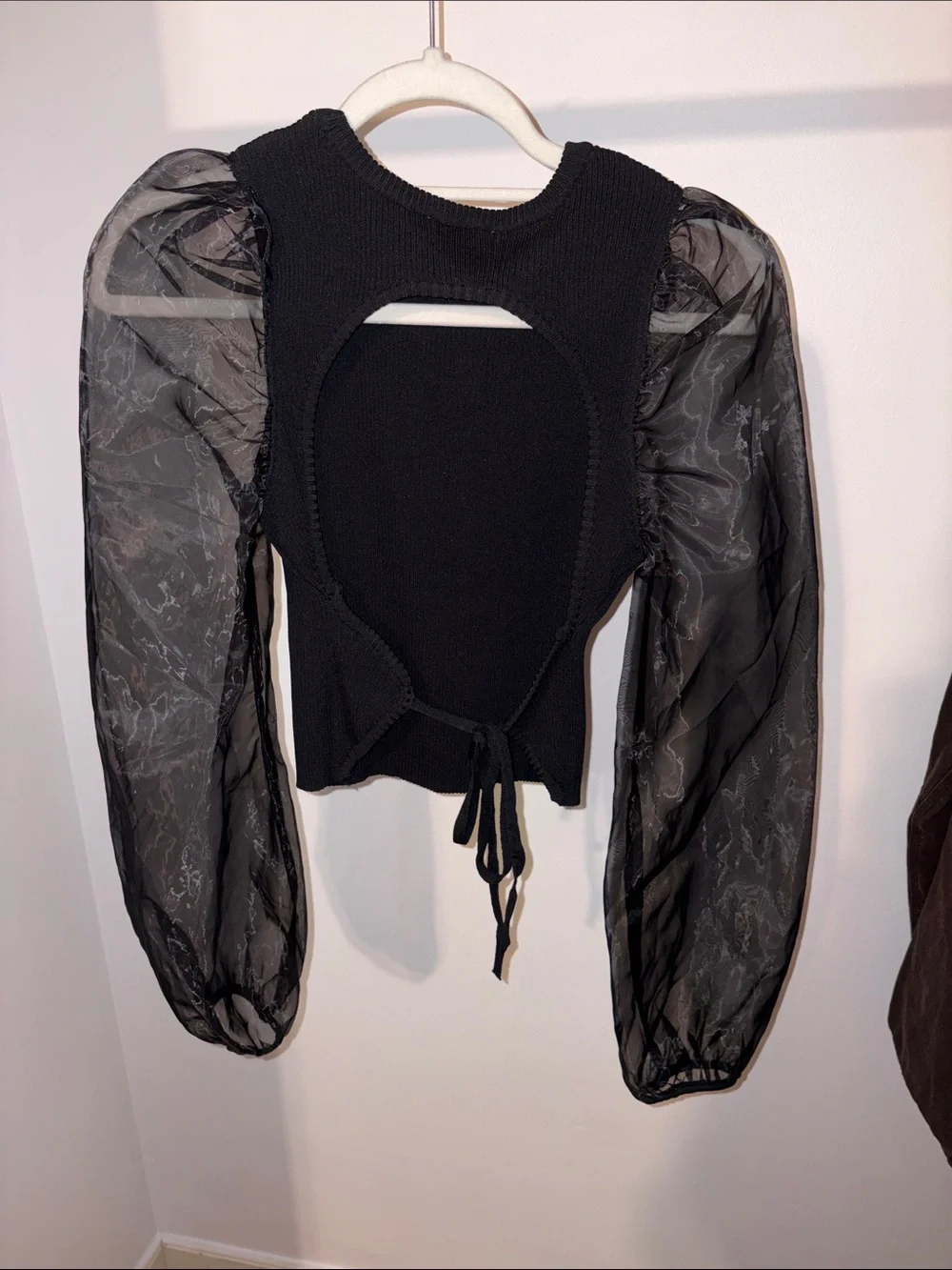 ASTR the Label Black Knit Top with Puff-Sleeve and Open Back